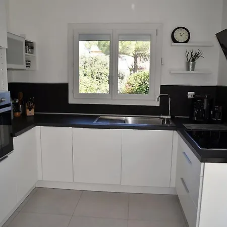 With Large Spacious Apartment, Privatized With Big Garden And Swimming Pool Villa *