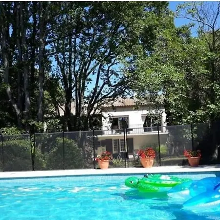 With Large Spacious Apartment, Privatized With Big Garden And Swimming Pool * Beaulieu (Herault)