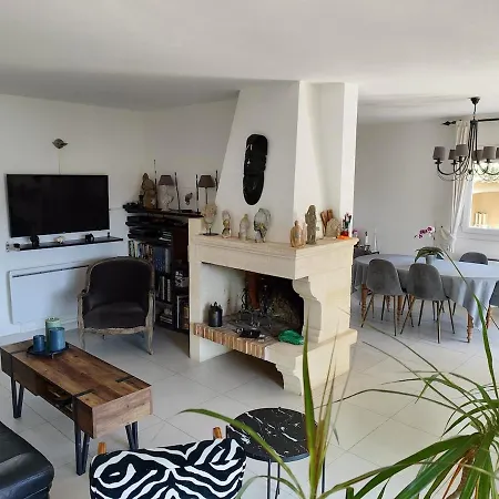 With Large Spacious Apartment, Privatized With Big Garden And Swimming Pool Beaulieu (Herault)