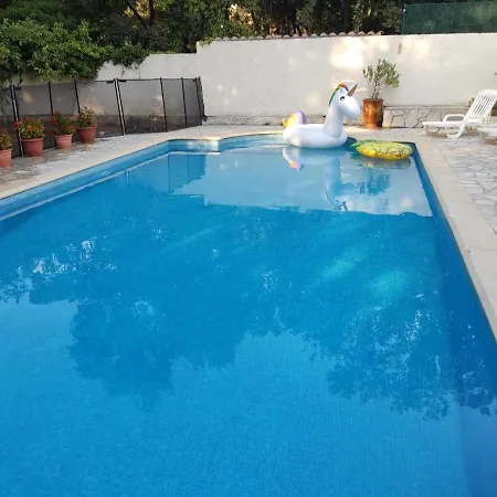 With Large Spacious Apartment, Privatized With Big Garden And Swimming Pool * Beaulieu (Herault)