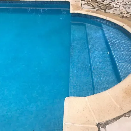 With Large Spacious Apartment, Privatized With Big Garden And Swimming Pool Beaulieu (Herault)